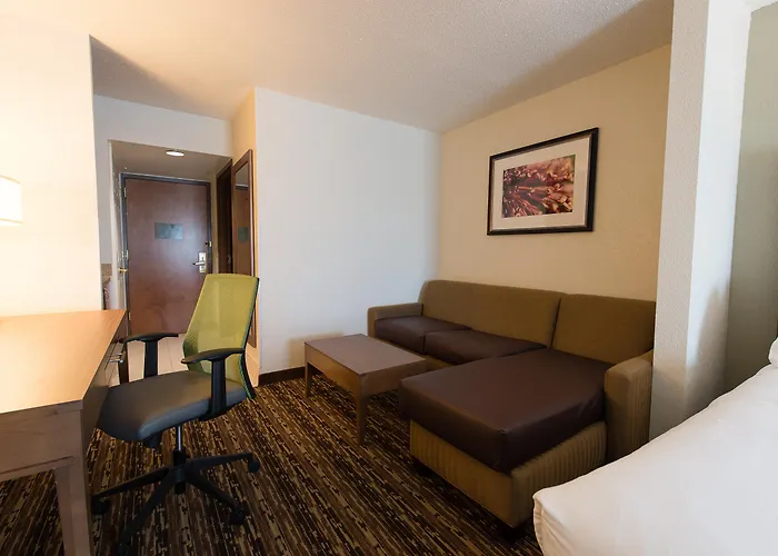 Holiday Inn Express & Suites Walterboro I-95