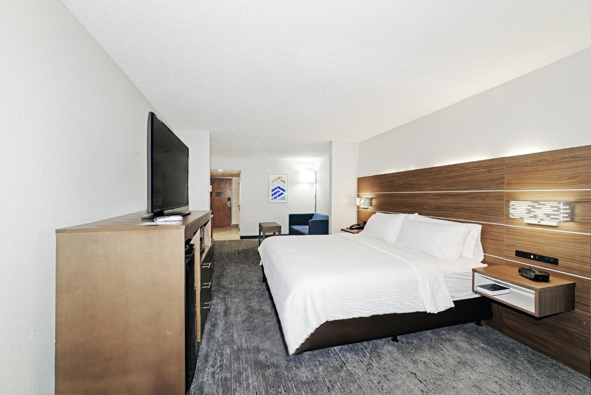 Express & By Ihg 2*