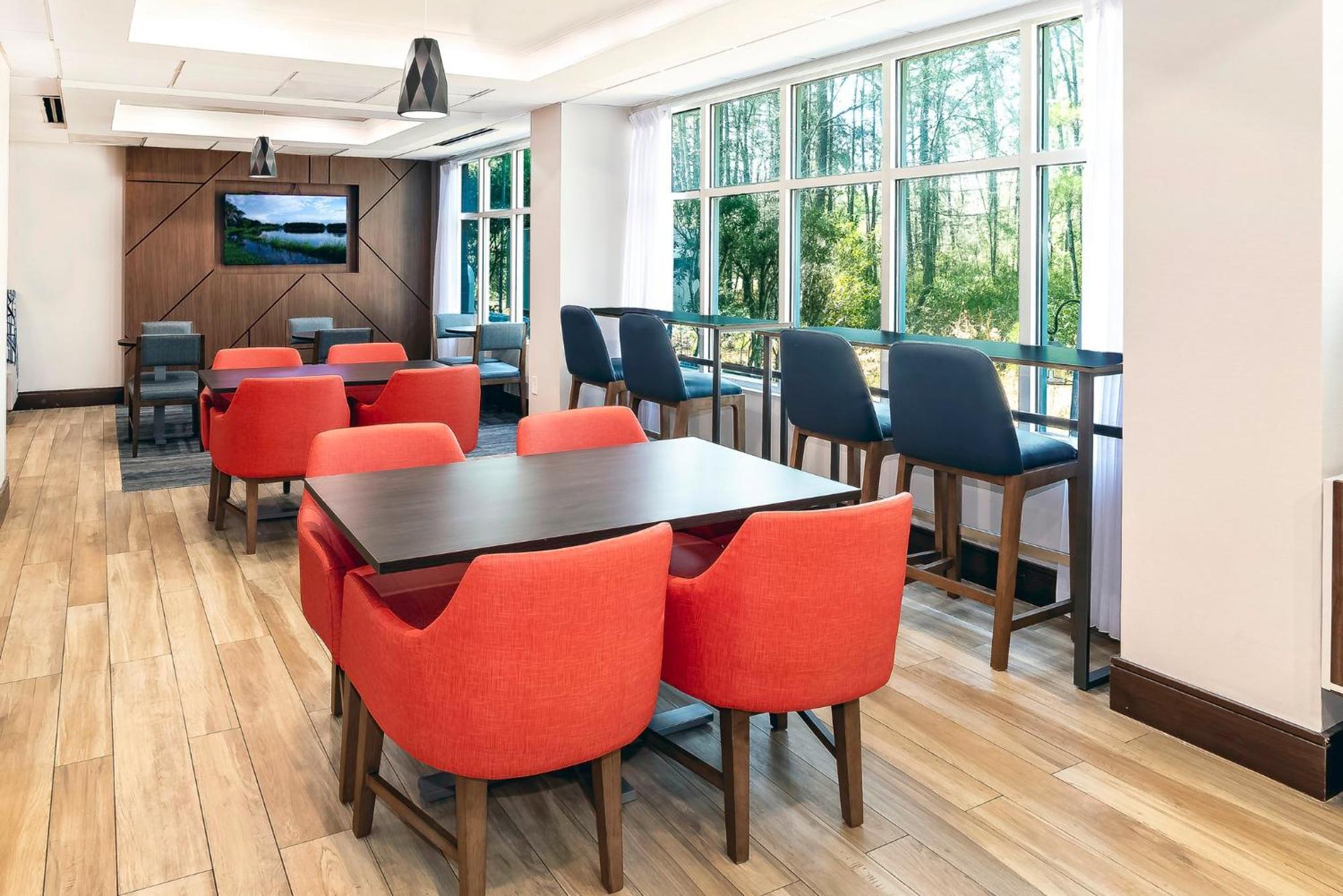 Express & By Ihg 2*