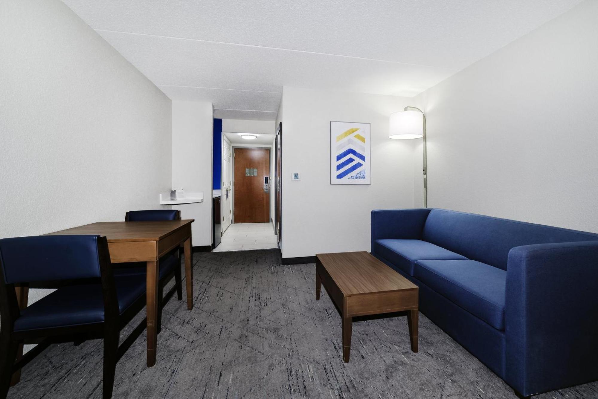 Express & By Ihg 2* Walterboro