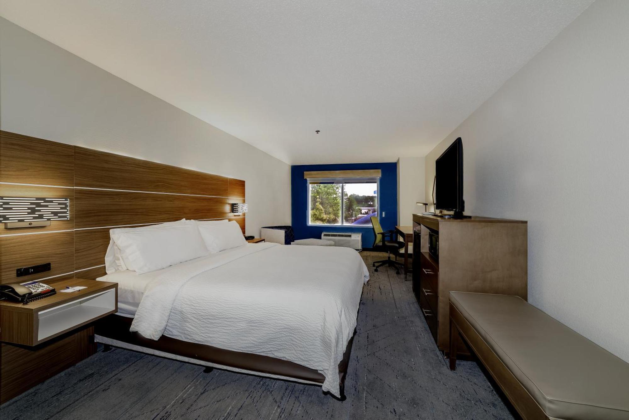 Express & By Ihg Hotel 2*