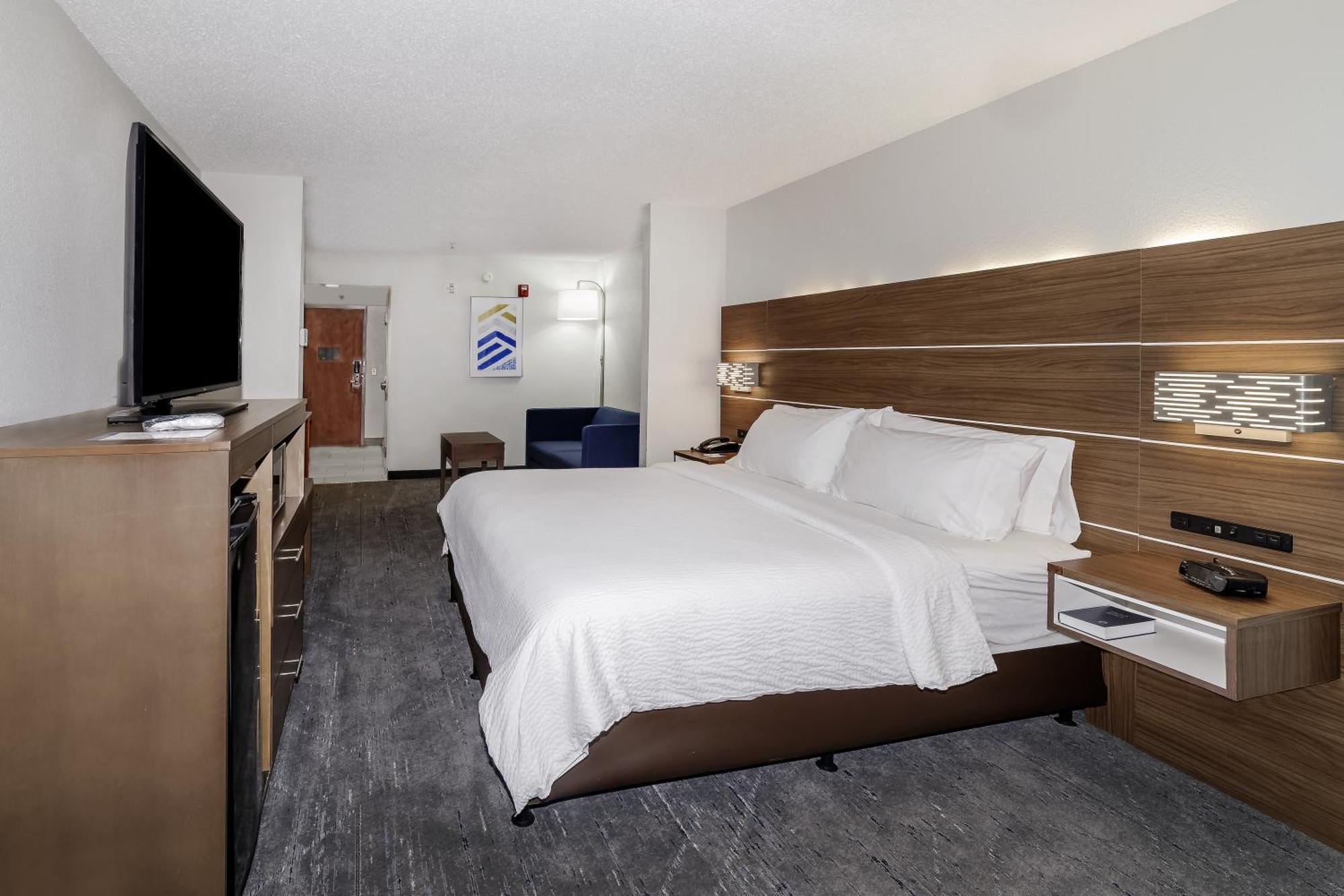Hotel Express & By Ihg 2*