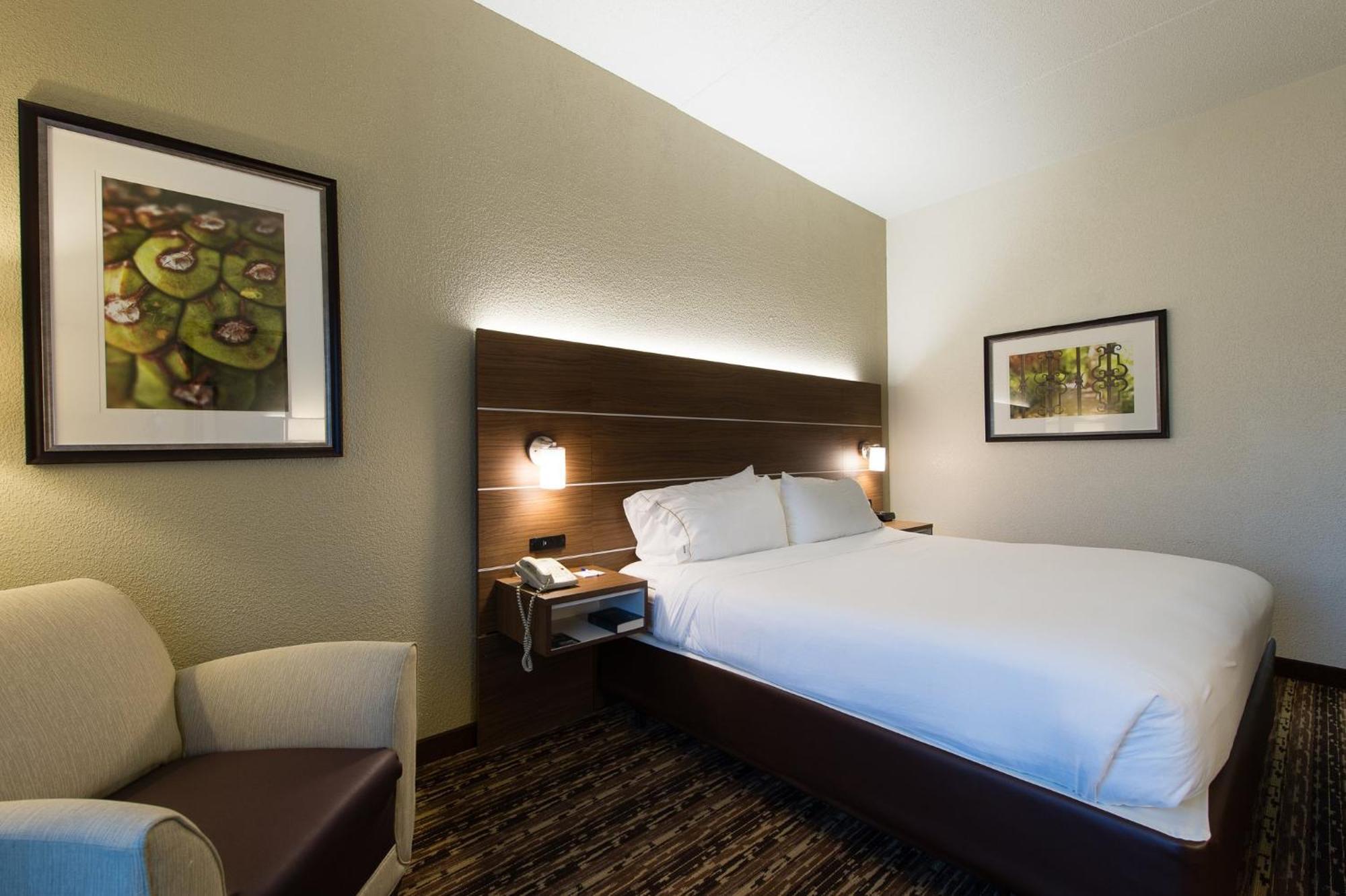 Express & By Ihg 2*